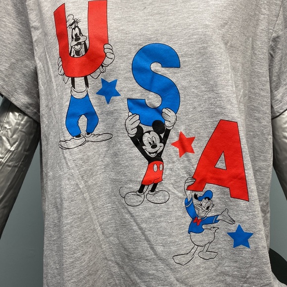 Mickey and friends Disney tee shirt NWOT - Picture 2 of 7